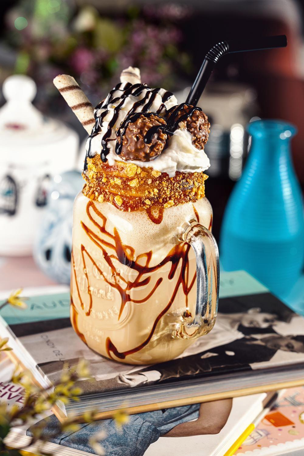 River Side Hotel Tbilisi Buitenkant foto A peanut butter milkshake